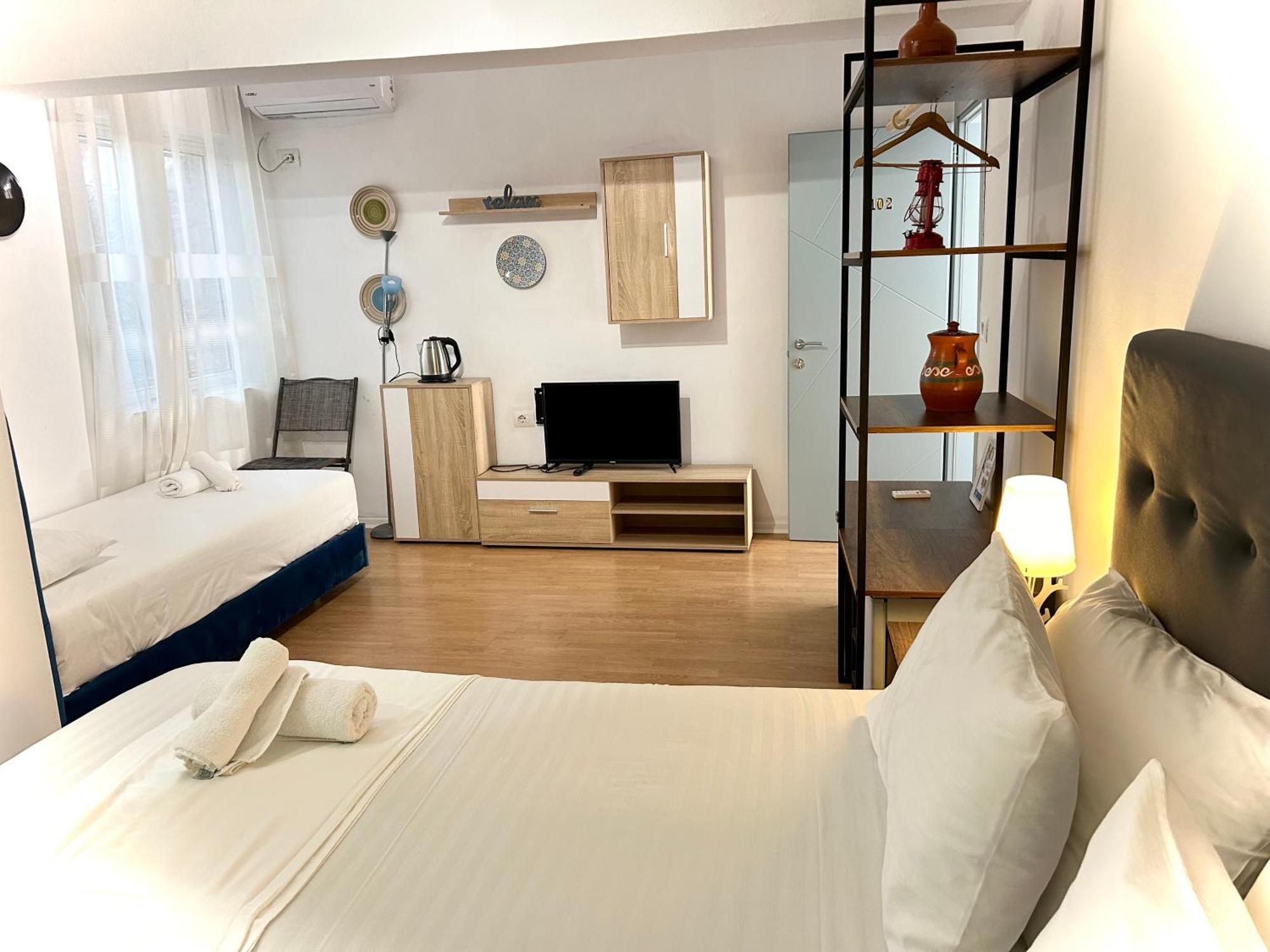 Budget Retreat Tirana & Studios Exterior foto