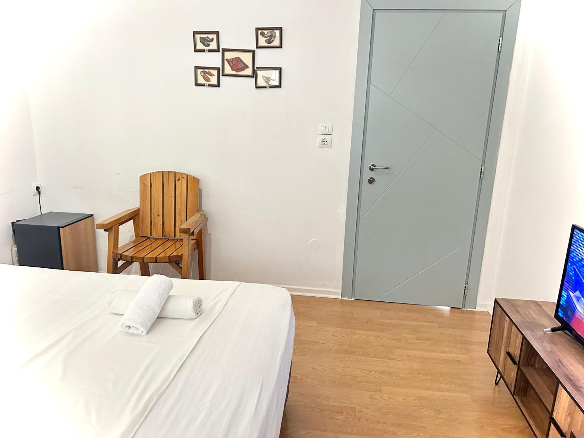 Budget Retreat Tirana & Studios Exterior foto